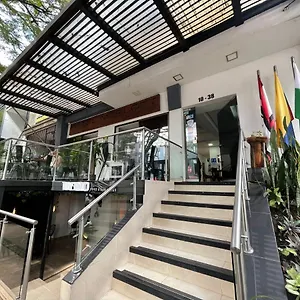 Merlott Lleras 3*, Medellín Colômbia